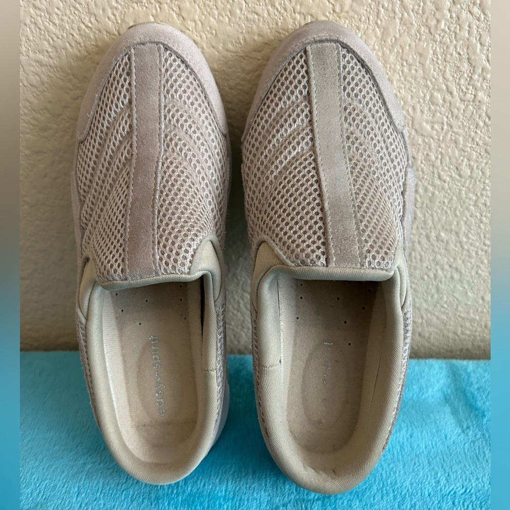 Easy Spirit Traveltime Classic Beige Mesh Clogs Size 5.5